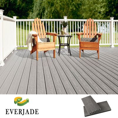Conception de rainures Longue durée de vie Wpc bois Grain Decking de surface lisse pour les zones à fort trafic