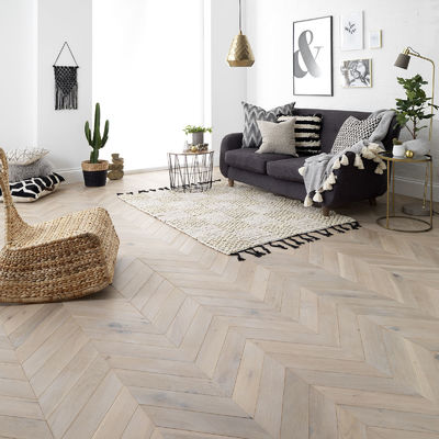 Plancher en bois de chêne enroulé en os de poisson écologique Durable et élégant pour le salon