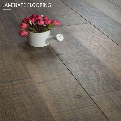 Plancher stratifié de 12 mm d'épaisseur pour type d'installation T G et taille de planche 1218x198 mm