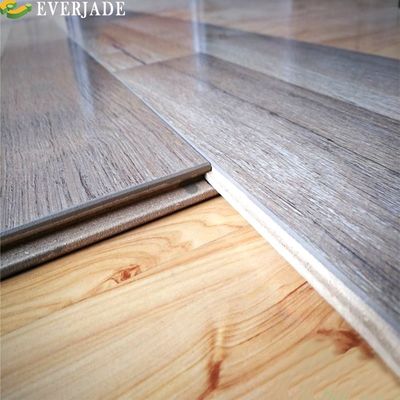 Plancher stratifié de 12 mm d'épaisseur pour type d'installation T G et taille de planche 1218x198 mm