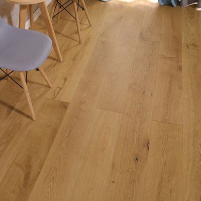 Couleur en chêne discontinuée 12 mm plancher intérieur laminé en carreaux en rouleau Mdf plancher en bois