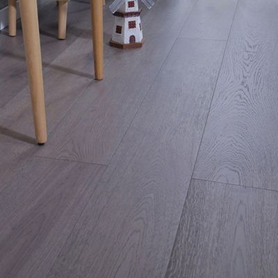 Couleur en chêne discontinuée 12 mm plancher intérieur laminé en carreaux en rouleau Mdf plancher en bois
