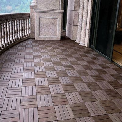 Transformez l'espace extérieur de votre hôtel avec des carreaux de terrasse en bois 300x300x22/25 mm