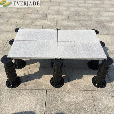 Accessoires de revêtement de sol Screwjack réglable Système de piédestal de plancher surélevé offrant une qualité supérieure