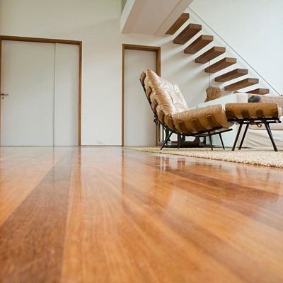Découvrez la beauté et la durabilité des planchers en bois à trois couches