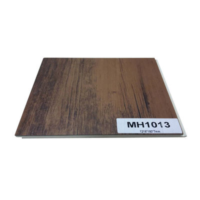 L'hôtel doit avoir un plancher anti- rayures SPC 4 mm avec une tuile composite en plastique.