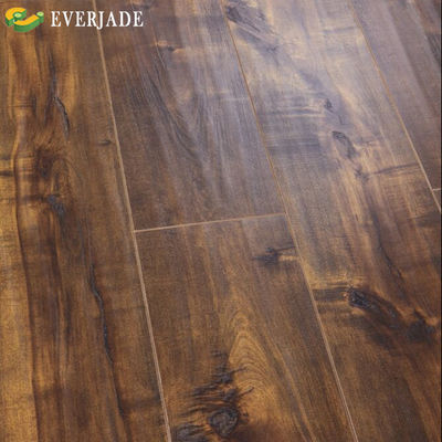 Le plancher laminé à surface lisse en relief pour la formation sur place au sein d'EVERJADE