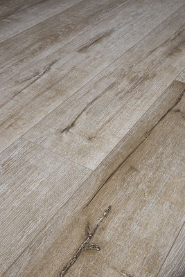 Plancher laminé AC3 de 7 mm pour une fonction insonorisée et des performances résistantes à l'usure élevées