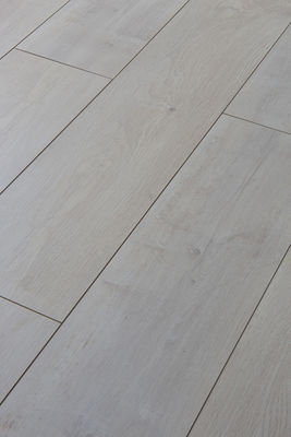AC4 Taux de résistance à l'usure T G Laminate Floor Staircase Nose Machine pour les planchers d'ingénierie