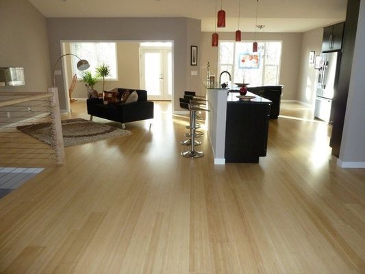 Transformez votre espace avec un parquet en bois stratifié résistant à l'eau