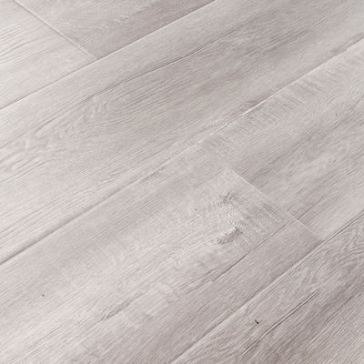 Découvrez le calme et la tranquillité avec le plancher stratifié AC12