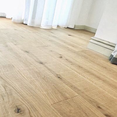 Planchers en bois massif en bois de chêne enrichi en bois d'érable avec support technique en ligne