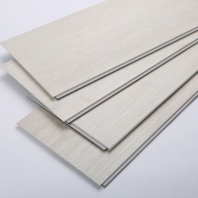 SPC Rigid Core Cliquez sur les planchers inférieurs Meilleur placage en bois réel pour les immeubles de bureaux 6'x36