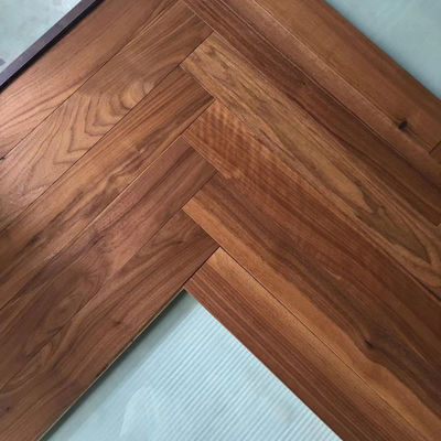 Plancher en bois à plusieurs couches de 15 mm en chêne de noyer pour les escaliers de chambre à coucher Installer