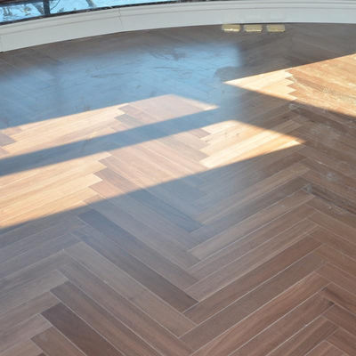 Plancher en bois à plusieurs couches conçu en chêne Papillon joint Espresso Plancher en bois satiné