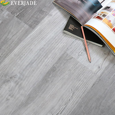 Couverture de sol auto-adhésif de 5 mm Spc Vinyl Click Lock avec service d'installation sur place