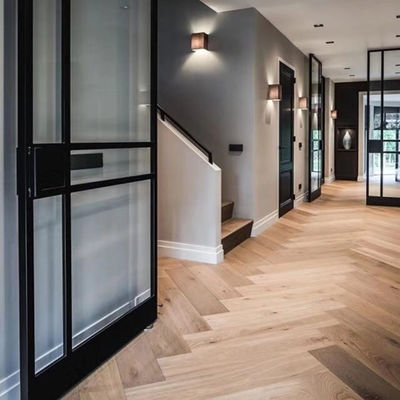 Plancher en bois de conception multicolore pour le meilleur plancher à os de poisson à os d'heringue incurvé