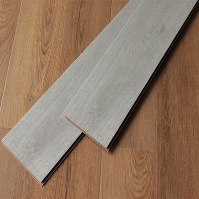Structure de 3 couches de 10 mm Plancher en bois brossé en chêne blanc allemand Herringbone