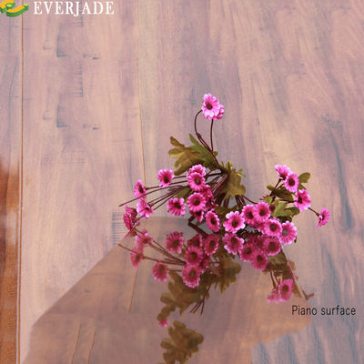 Plancher laminé en chêne clair placé EIR Pisos Laminados avec technologie Bevelled