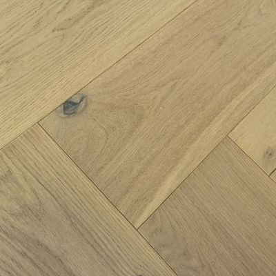 Plancher en bois de chêne enroulé en os de poisson écologique Durable et élégant pour le salon