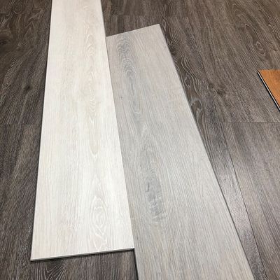 Plancher SPC de design moderne de 1,8 m à 6,5 mm résistant au feu de marbre vinylique brillant Finition de pierre Look Drop And Lock Bois entrepôt Shandong UK