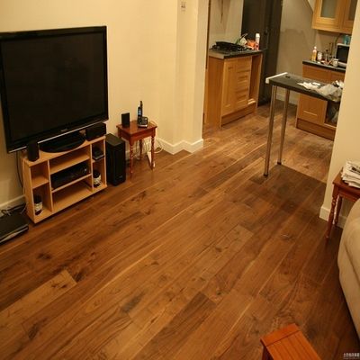Plancher en bois artificiel à trois couches de 20 mm de chêne européen avec finition en relief noir