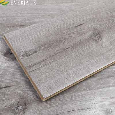 8 mm 10 mm 12 mm Carreaux rustiques à bord standard Plancher en bois avec surface en relief de grains de bois