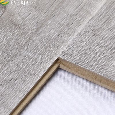8 mm 10 mm 12 mm Carreaux rustiques à bord standard Plancher en bois avec surface en relief de grains de bois