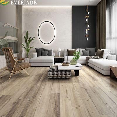 Plancher en vinyle laminé rigide imperméable à l'eau à l'intérieur avec une texture en bois