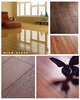 Plancher en vinyle laminé rigide imperméable à l'eau à l'intérieur avec une texture en bois