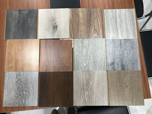 Plancher en planche laminée imperméable à l'eau à effet de grain de bois de 8 mm avec motif de bévelle en U-groove