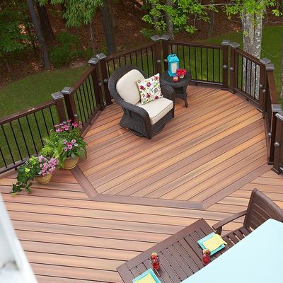 Plancher composite bois-plastique pour planches de terrasses résistantes aux UV et à l'eau en gris argenté