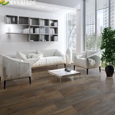 Planchers SPC à l'intérieur avec revêtement de laque UV et installation facile du système Unilin Click