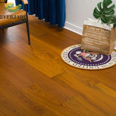 Plancher en bois conçu avec un échantillon gratuit