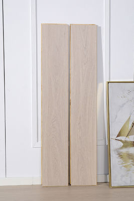 Planche de chêne à trois couches de longueur variable planche de chêne lisse plancher en bois dur de chêne avec valange 5G/ T G