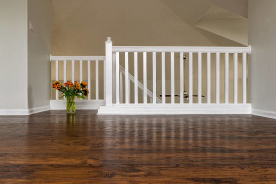 Résistant au feu PVC imperméable Lvt Vinyl Cliquez sur le sol Luxe planche de vinyle pour intérieur