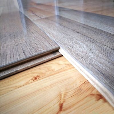 OEM ODM de revêtements de sol en vinyle de stratification gris au Royaume-Uni avec certificat ISO9001 / ISO14001 / CE