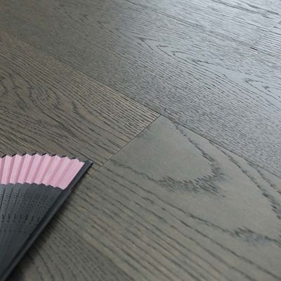Plancher en vinyle de pierre microcristalline en bois massif résistant au glissement pour un design européen