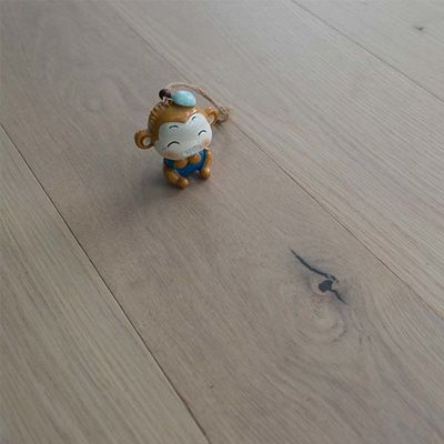 Plancher en vinyle de pierre microcristalline en bois massif résistant au glissement pour un design européen