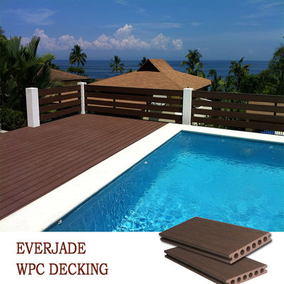 Des planches de lavage bleues en bois de teck et en plastique pour le meilleur fauteuil de piscine dans le style de design moderne