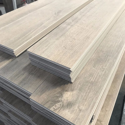 Plancher en vinyle SPC résistant à l'usure avec protection UV