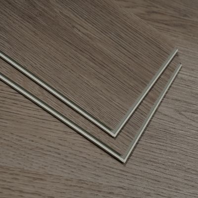 Teinture en bois SPC plancher hybride en plastique plancher en vinyle pour les besoins du client