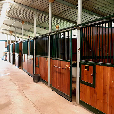 Outlet Étables de chevaux cour de course sur mesure Club équestre Clôture panneaux de construction