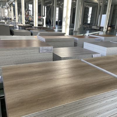 Design moderne carreaux de sol SPC imperméable à l'eau plancher à base rigide SPC