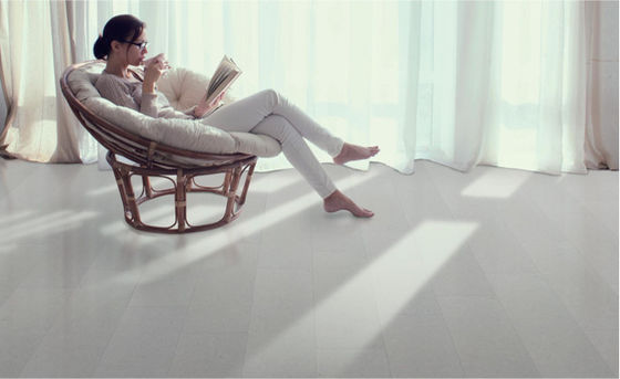 Plancher de tuiles auto-adhésif à verrouillage par clic personnalisé pour l'isolation et l'isolation acoustique des studios de yoga