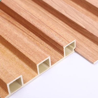 Panneau mural composite en bois plastique extérieur avec ponçage en relief de grains de bois du Hebei