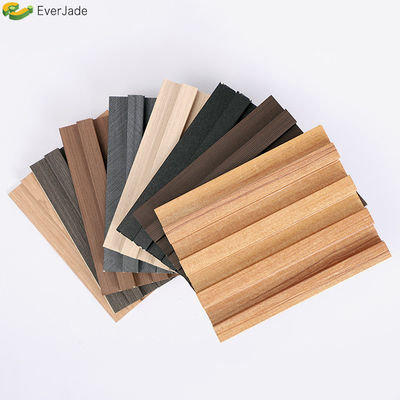 Panneau mural composite en bois plastique extérieur avec ponçage en relief de grains de bois du Hebei