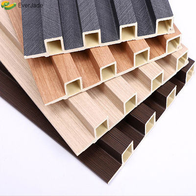 Panneau mural composite en bois plastique extérieur avec ponçage en relief de grains de bois du Hebei