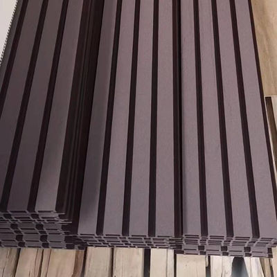 Panneaux muraux en WPC PVC imperméable à l'eau en couleurs personnalisées pour l'intérieur et l'extérieur