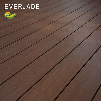 Longue durée de vie Composite bois-plastique 150x25 mm Decking en WPC pour le quai de la piscine roumaine